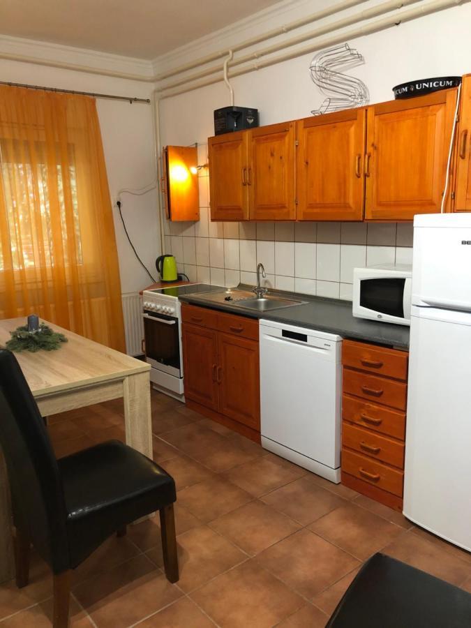 A-Bb-Lak Apartment ไฮจ์ดุสโซบอสโล ภายนอก รูปภาพ